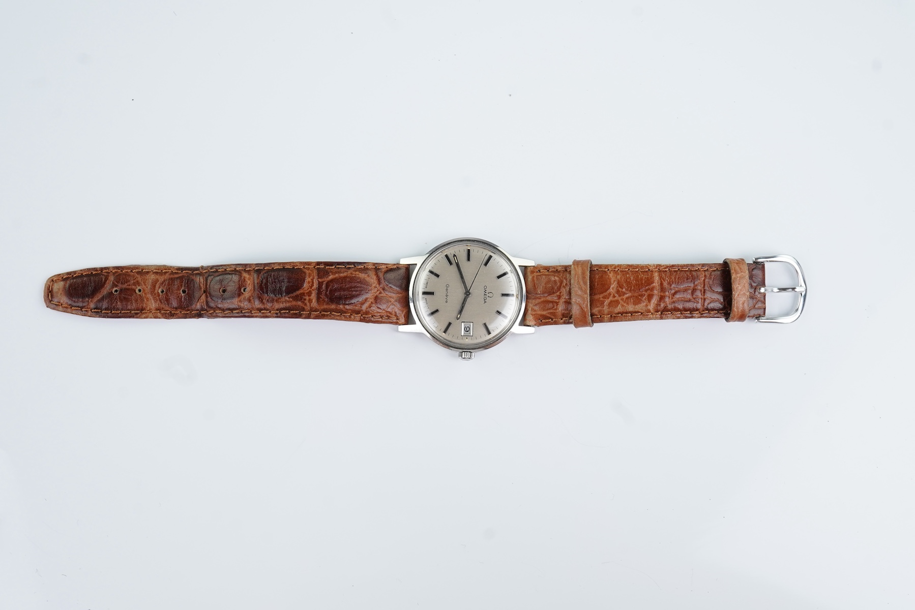 A gentleman's stainless steel Omega manual wind wrist watch
